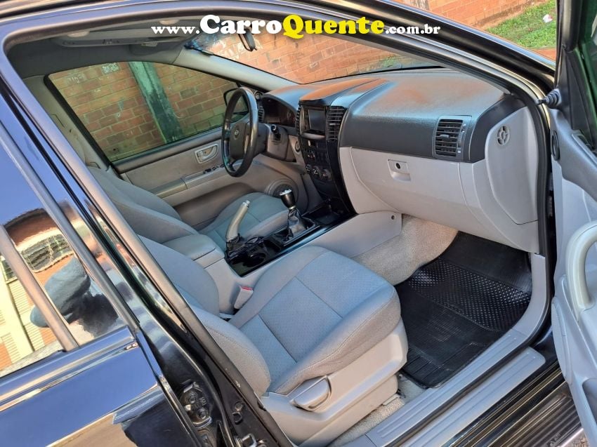 KIA SORENTO 2.5 LX 4X4 16V DIESEL 4P MANUAL - Loja