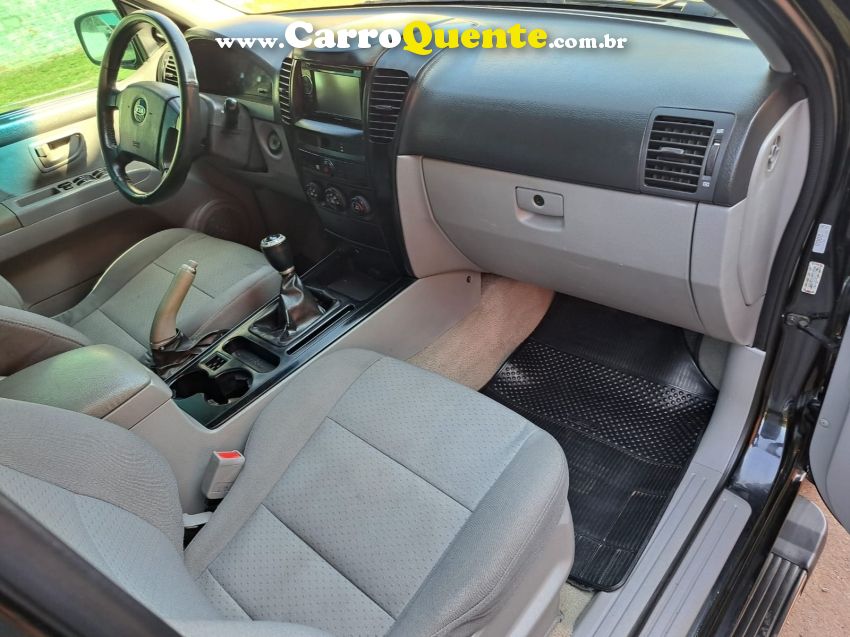 KIA SORENTO 2.5 LX 4X4 16V DIESEL 4P MANUAL - Loja