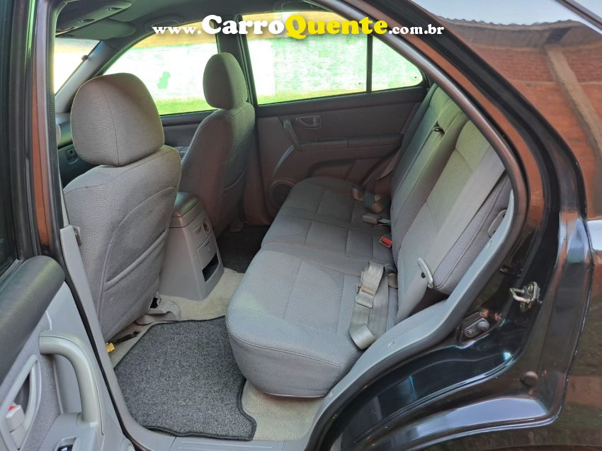 KIA SORENTO 2.5 LX 4X4 16V DIESEL 4P MANUAL - Loja