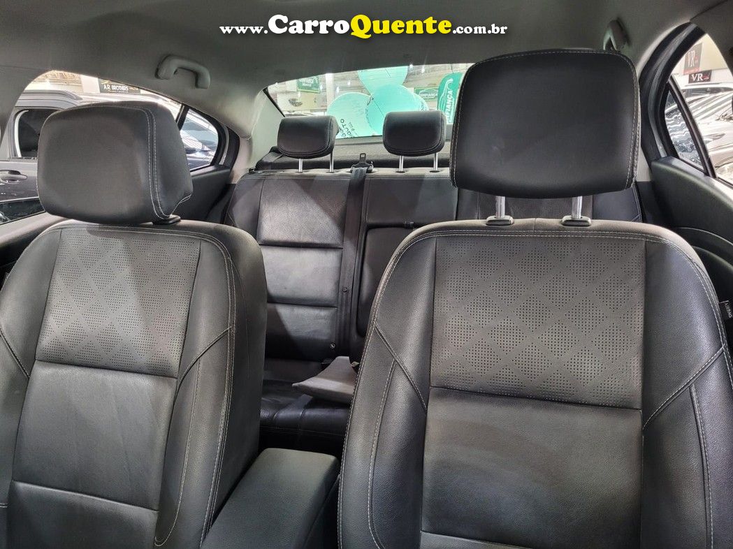 RENAULT FLUENCE 2.0 DYNAMIQUE 16V KM 82.000 NOVO - Loja