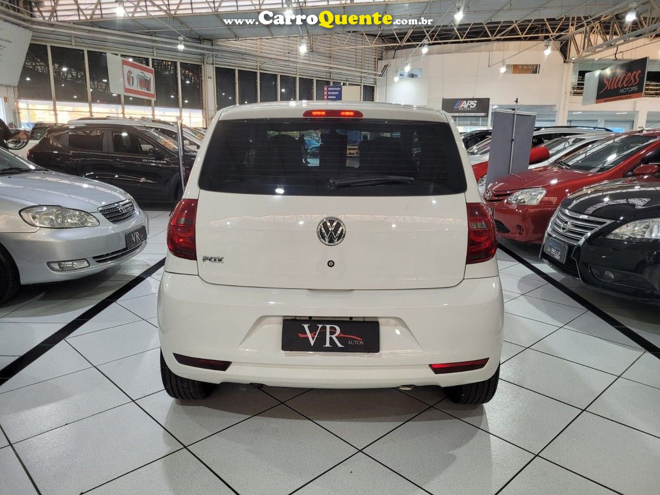 VOLKSWAGEN FOX 1.0 MI TREND 8V  KM 60.000 MUITO NOVO - Loja