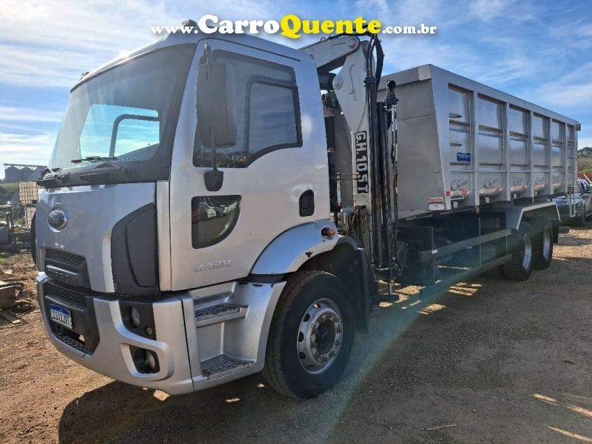 Ford Cargo 2428 CARGO 2428 E T 3-Eixos 2p Chassi - Loja