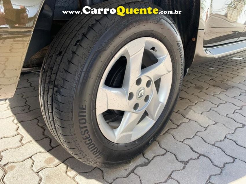 Renault DUSTER 1.6 DYNAMIQUE 4X2 16V FLEX 4P MANUAL - Loja