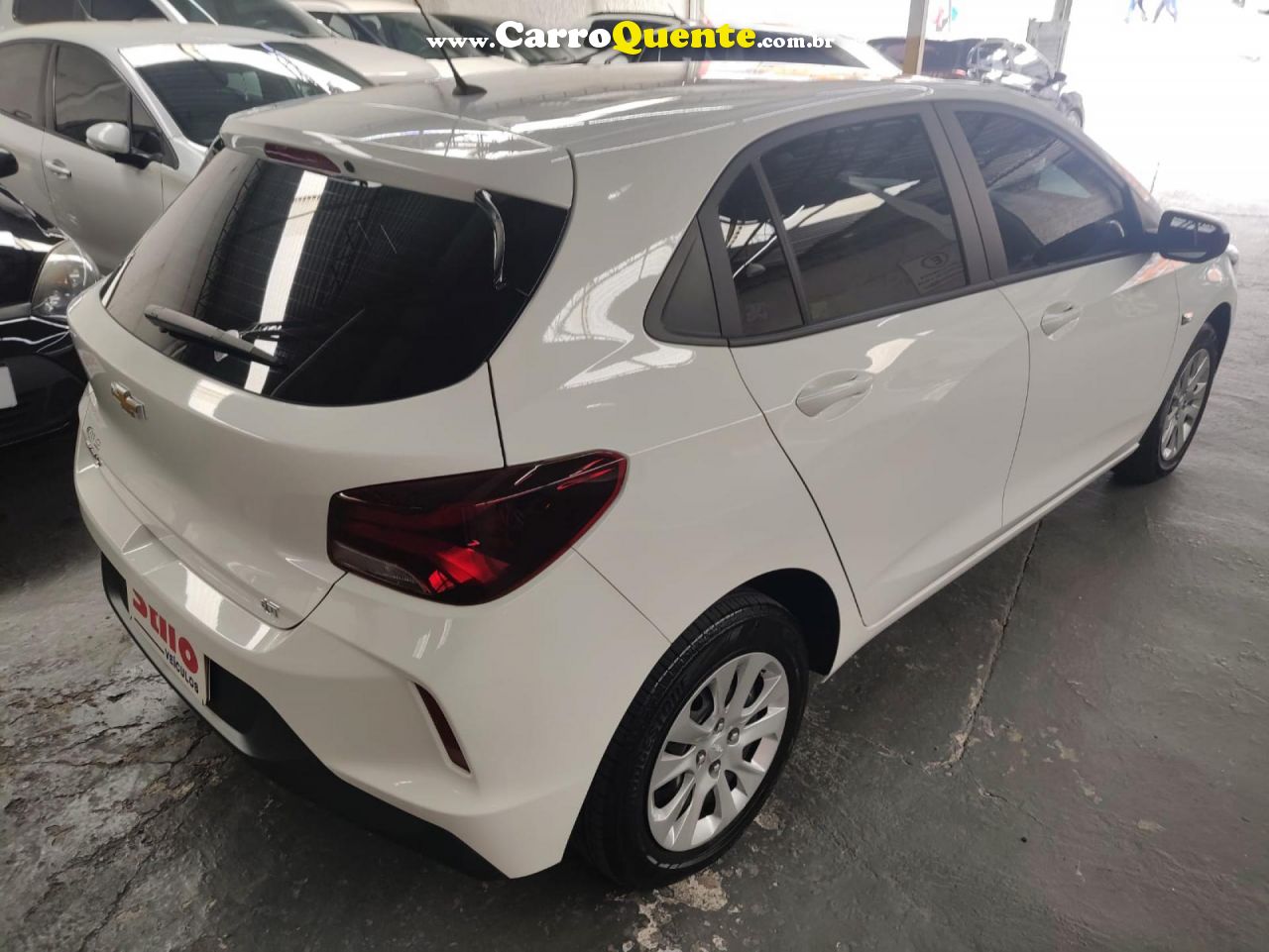 CHEVROLET   ONIX HATCH LT 1.0 12V FLEX 5P MEC.   BRANCO 2023 1.0 FLEX - Loja