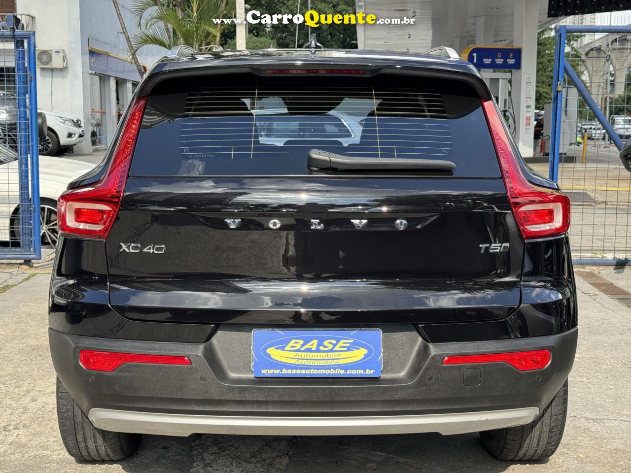 VOLVO   VOLVO XC 40 2.0 T5 MOMENTUM AWD GEARTRONIC   PRETO 2020 2.0 T GASOLINA - Loja