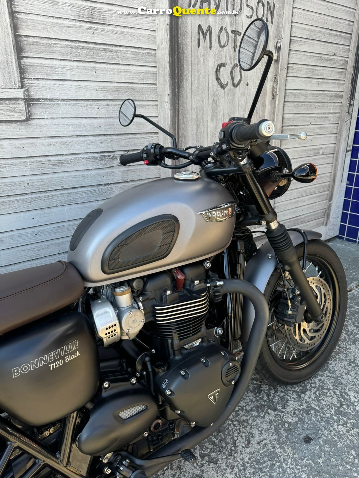 TRIUMPH BONNEVILLE T120 BLACK 1200 - Loja