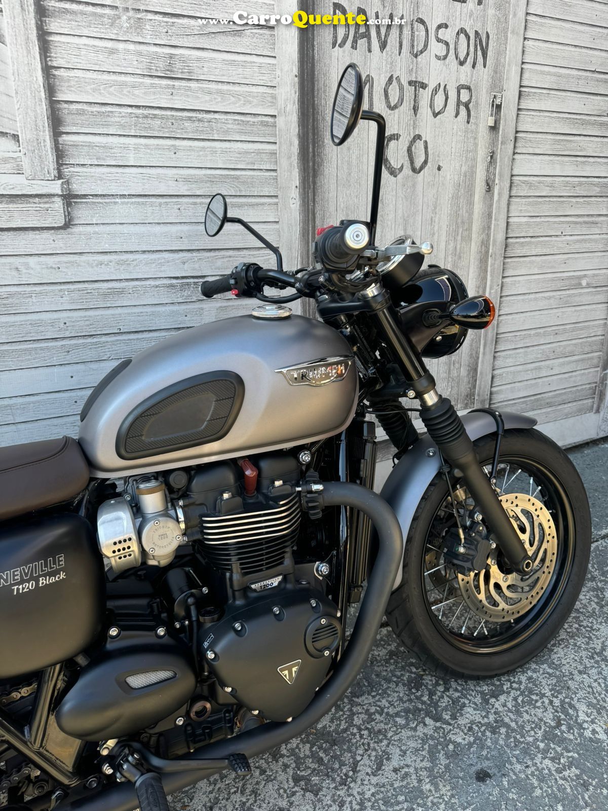 TRIUMPH BONNEVILLE T120 BLACK 1200 - Loja