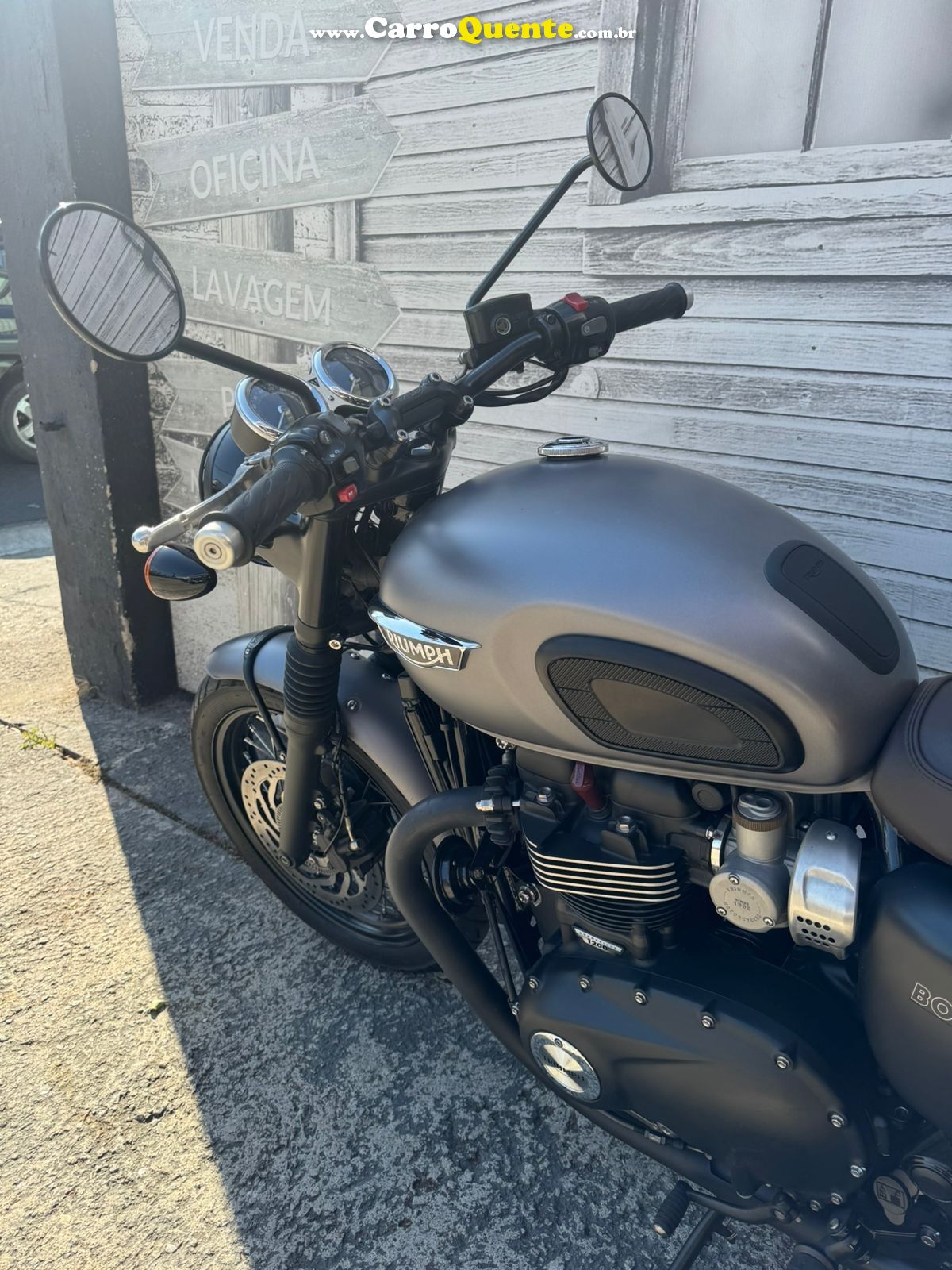 TRIUMPH BONNEVILLE T120 BLACK 1200 - Loja