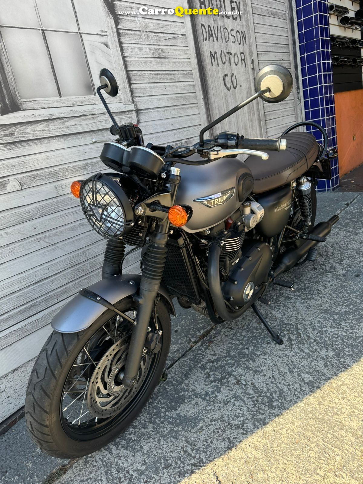 TRIUMPH BONNEVILLE T120 BLACK 1200 - Loja