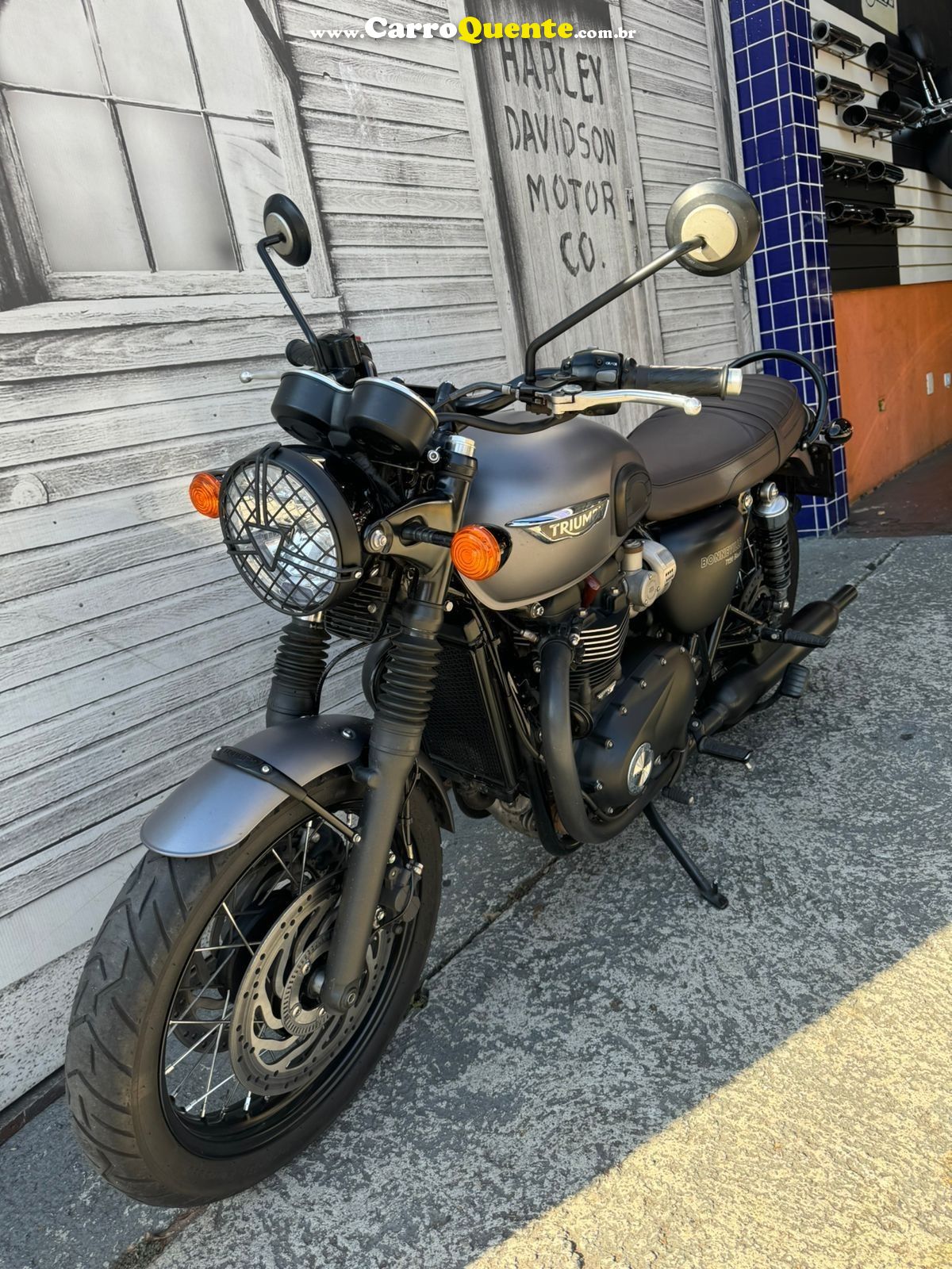 TRIUMPH BONNEVILLE T120 BLACK 1200 - Loja