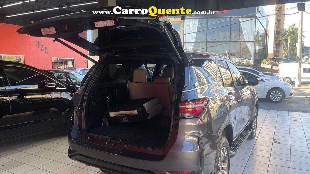 TOYOTA HILUX SW4 2.8 D-4D TURBO DIAMOND 7L 4X4 - Loja