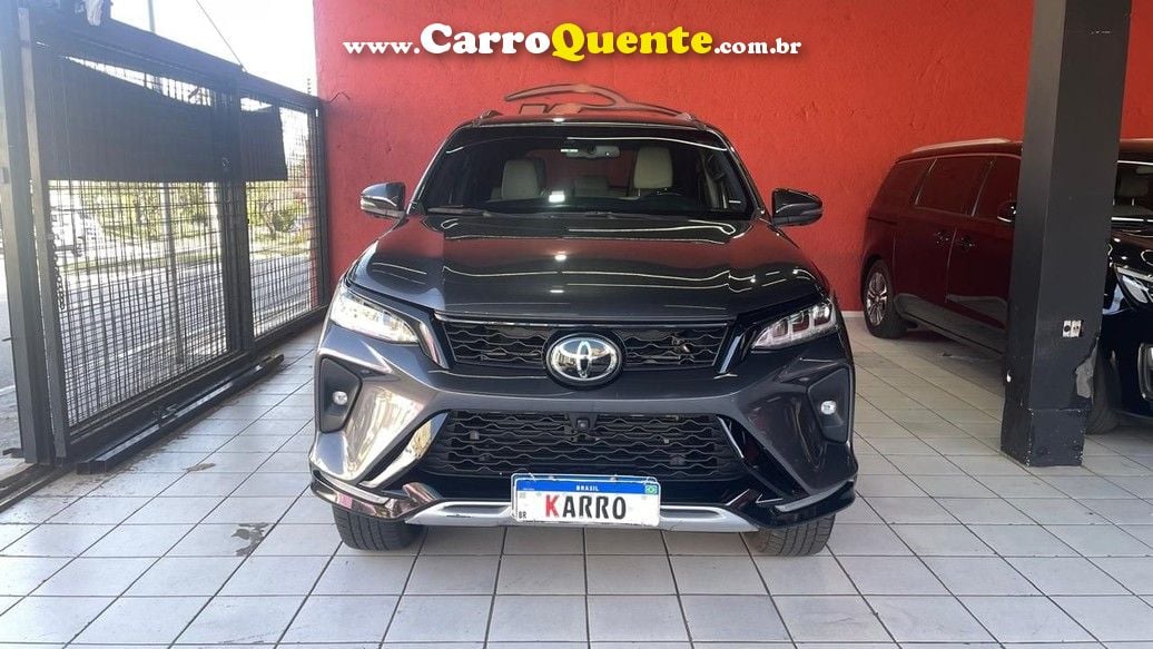 TOYOTA HILUX SW4 2.8 D-4D TURBO DIAMOND 7L 4X4 - Loja