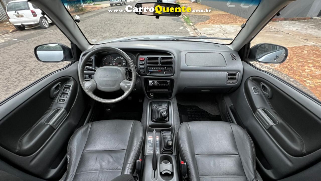 CHEVROLET   TRACKER 2.0 16V 128CV MPFI 4X4 5P   PRATA 2009 2.0 GASOLINA - Loja