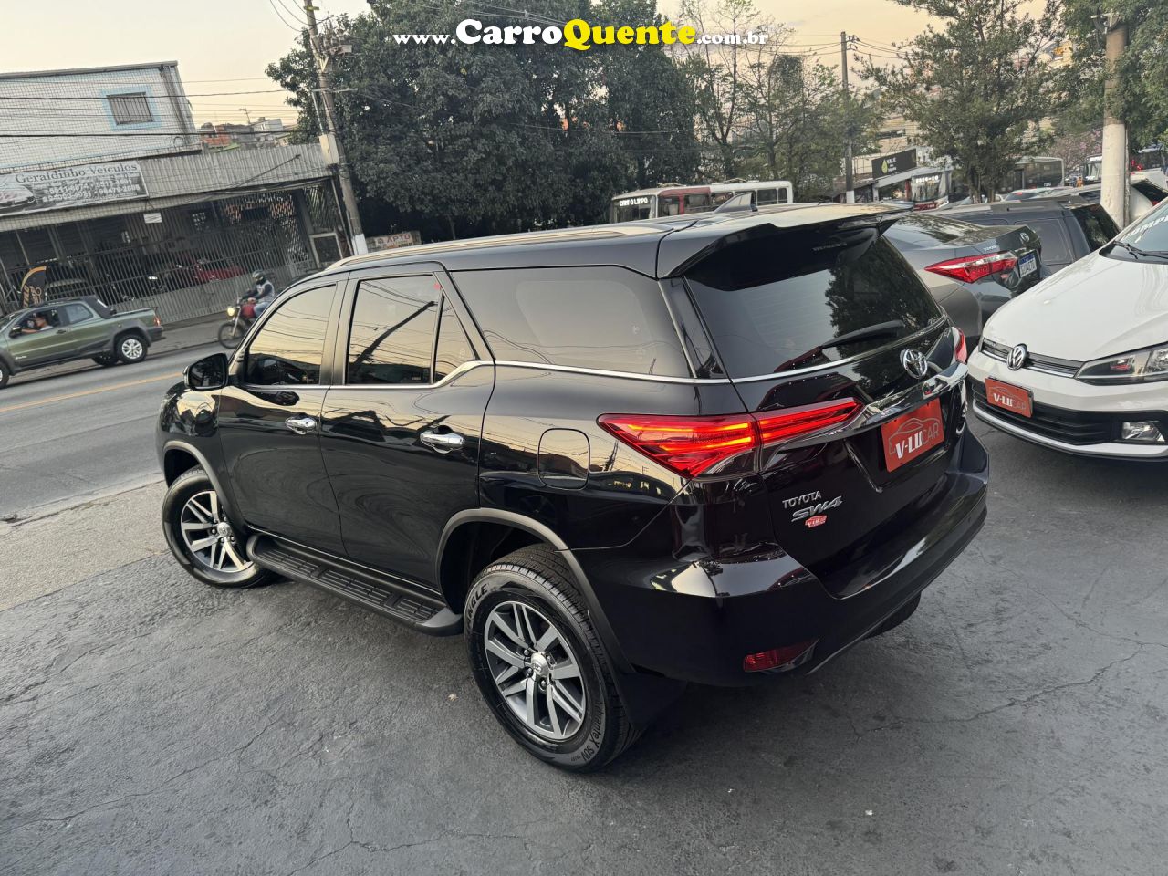 TOYOTA   HILUX SW4 SRX 4X4 2.8 TDI 16V DIES. AUT.   PRETO 2019 2.8 DIESEL - Loja