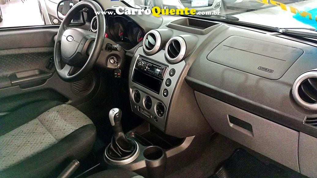 FORD FIESTA 1.6 SE SEDAN 16V - Loja