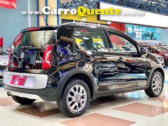 VOLKSWAGEN CROSS UP 1.0 MPI 12V - Loja