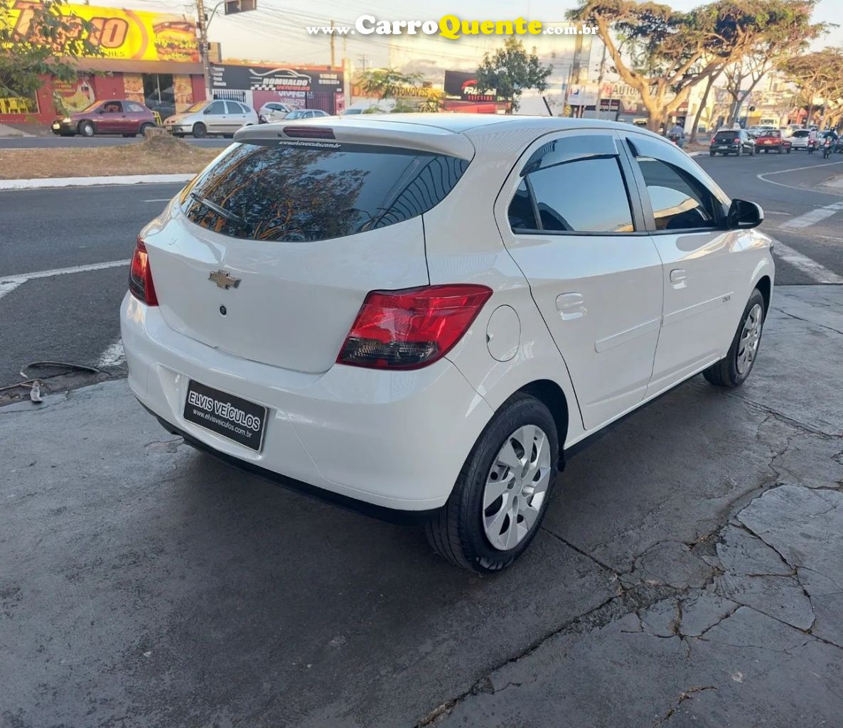 CHEVROLET ONIX 1.4 MPFI LT 8V - Loja