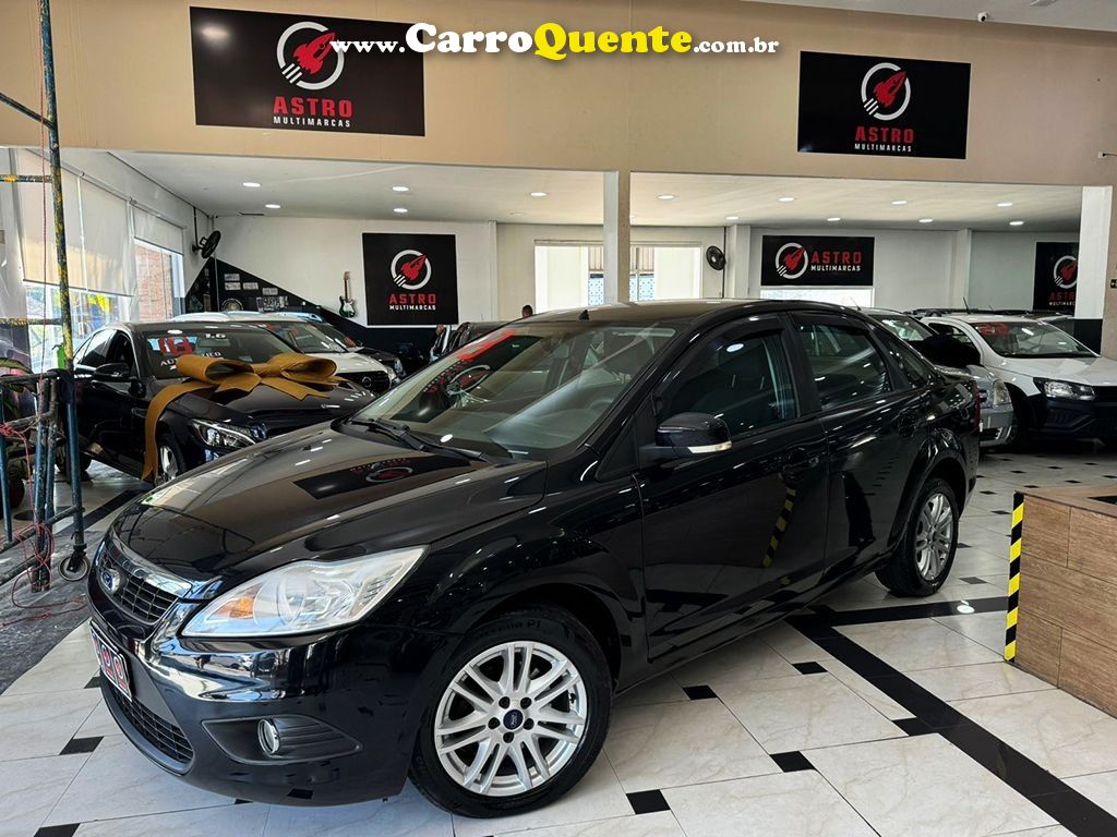 FORD FOCUS 1.6 GLX SEDAN 16V - Loja