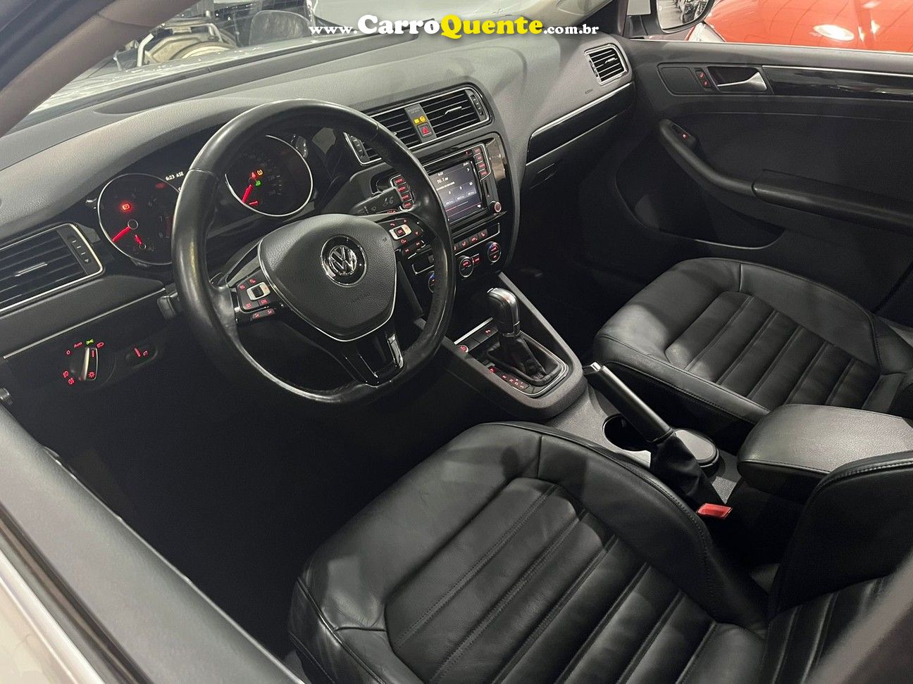 VOLKSWAGEN JETTA 2.0 TSI HIGHLINE 211CV - Loja