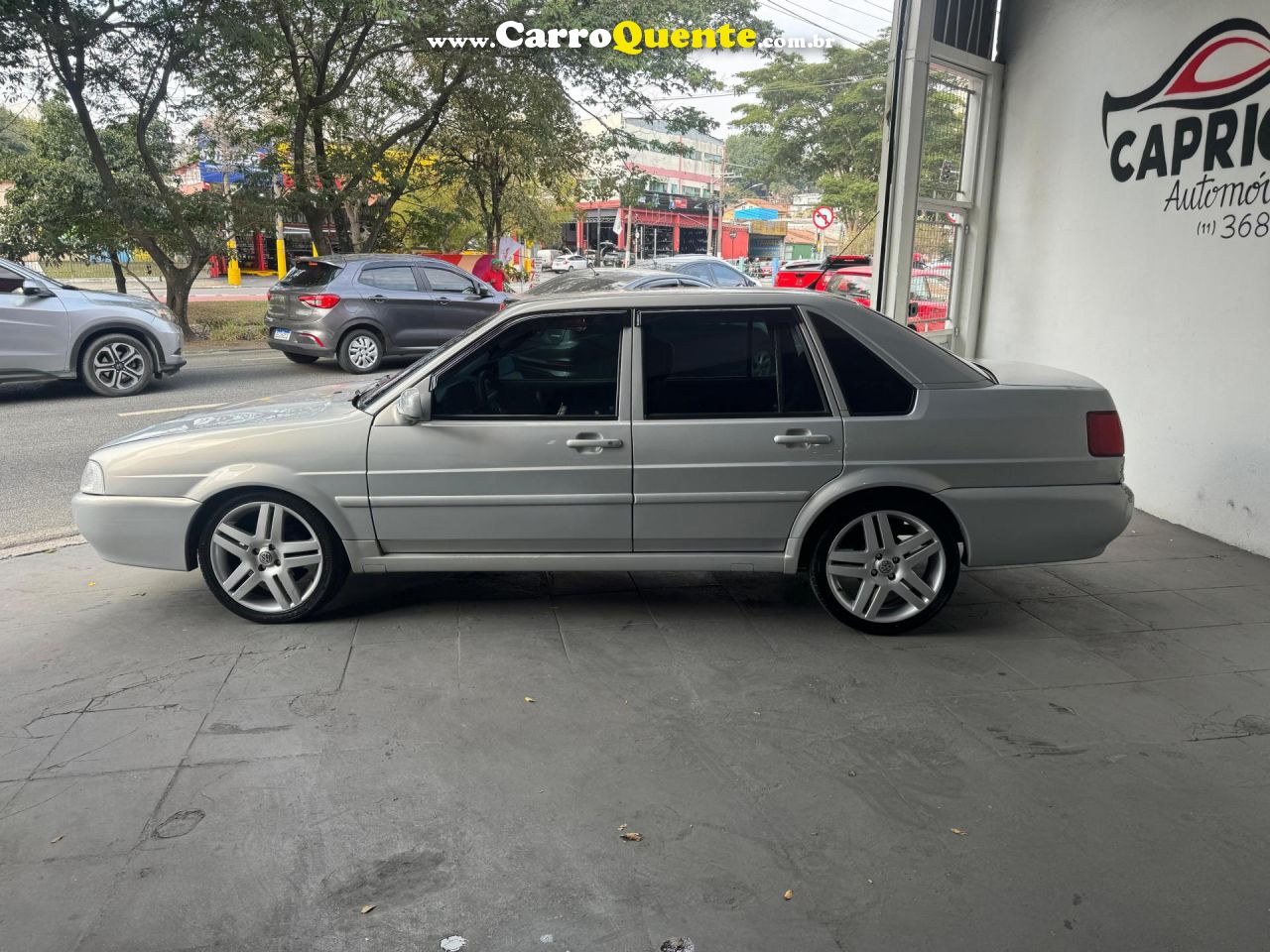 VOLKSWAGEN   SANTANA 2.0 MI 2P E 4P   PRATA 2001 2.0 GASOLINA - Loja