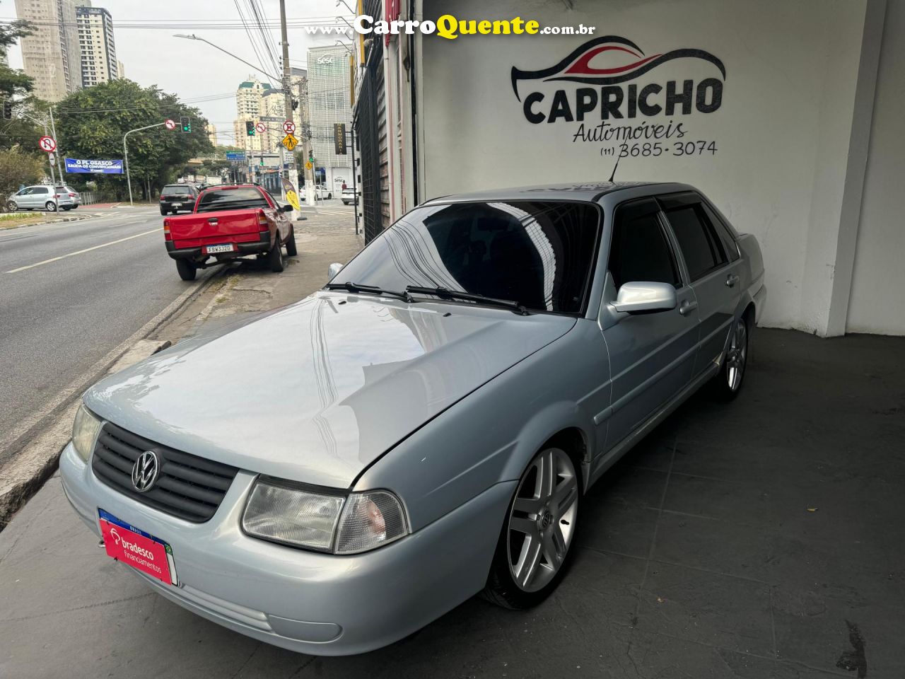 VOLKSWAGEN   SANTANA 2.0 MI 2P E 4P   PRATA 2001 2.0 GASOLINA - Loja