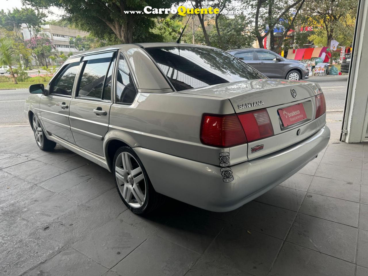 VOLKSWAGEN   SANTANA 2.0 MI 2P E 4P   PRATA 2001 2.0 GASOLINA - Loja