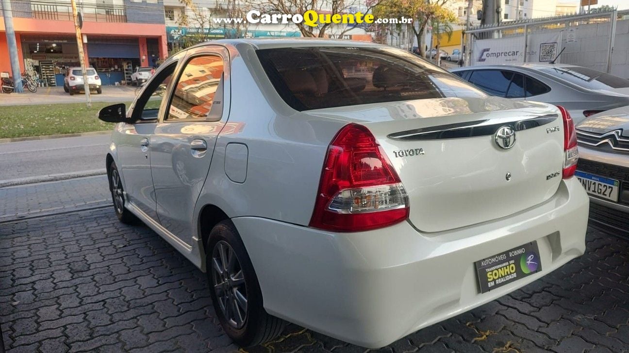 TOYOTA ETIOS 1.5 XLS SEDAN 16V - Loja