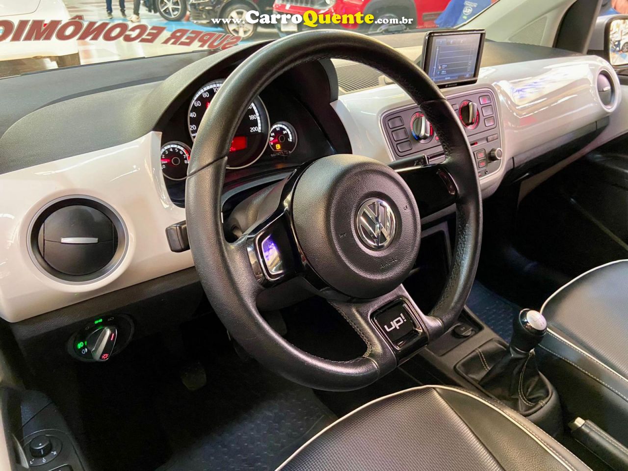 VOLKSWAGEN   UP! BLACKWHITERED 1.0 T. FLEX 12V 5P   BRANCO 2015 1.0 FLEX - Loja