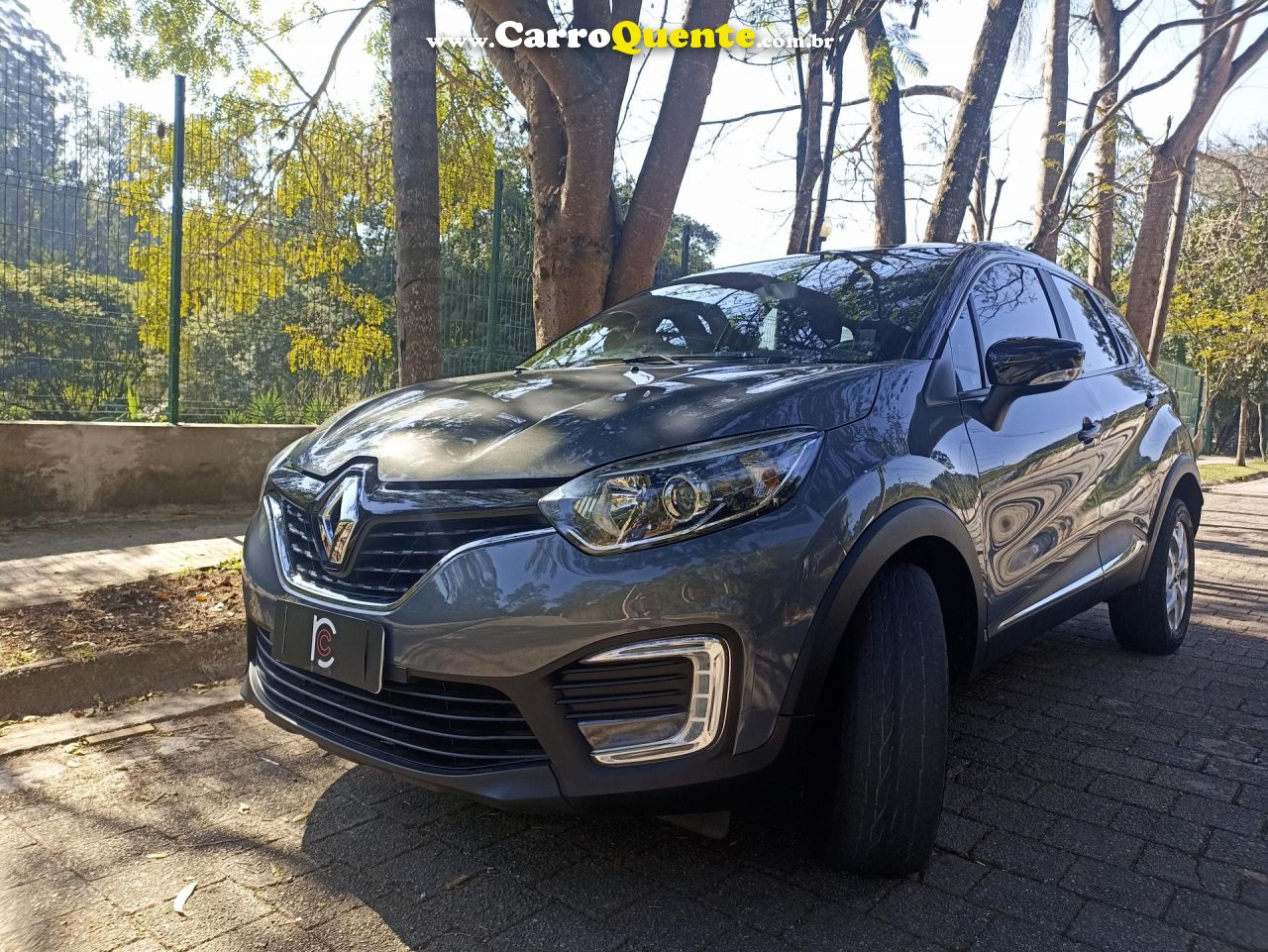 RENAULT   CAPTUR LIFE 1.6 16V FLEX 5P AUT.   CINZA 2018 1.6 FLEX - Loja