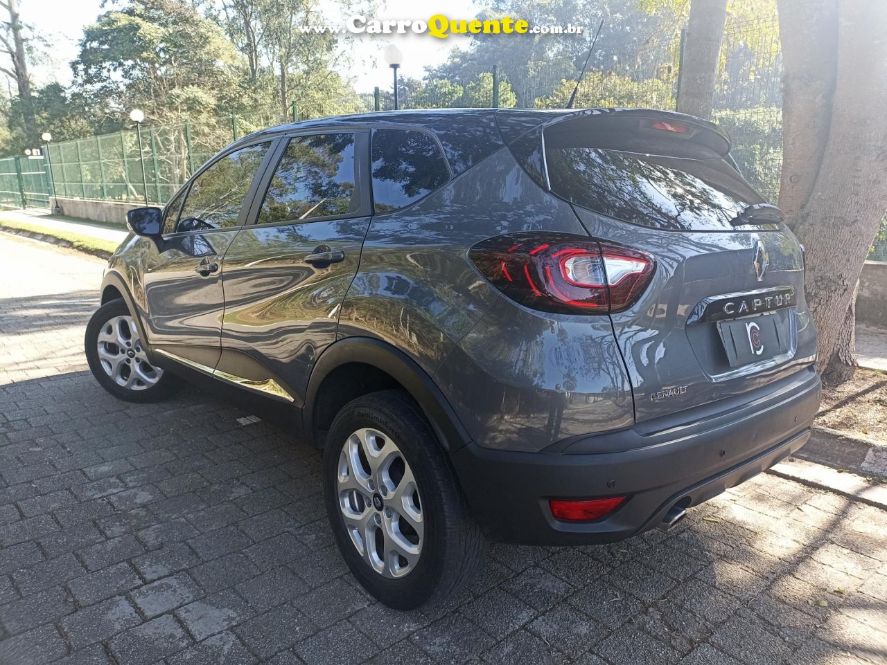 RENAULT   CAPTUR LIFE 1.6 16V FLEX 5P AUT.   CINZA 2018 1.6 FLEX - Loja