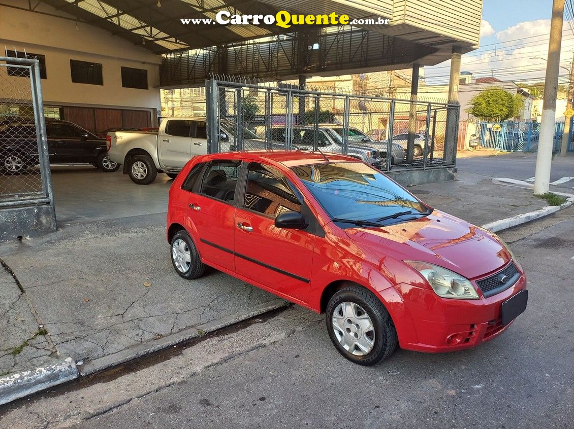 FORD FIESTA 1.6 MPI HATCH 8V - Loja