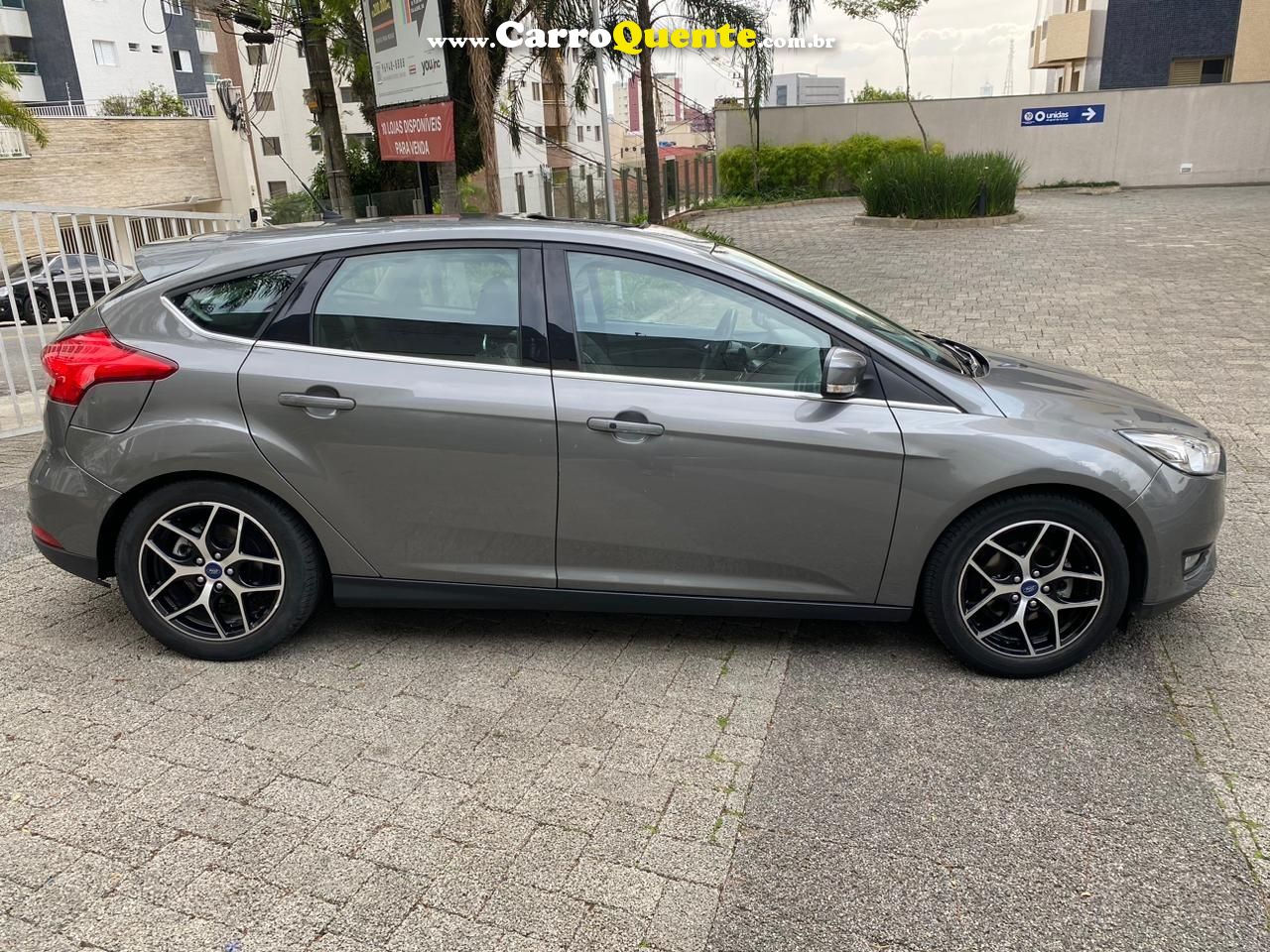 FORD FOCUS 2.0 TITANIUM HATCH 16V - Loja