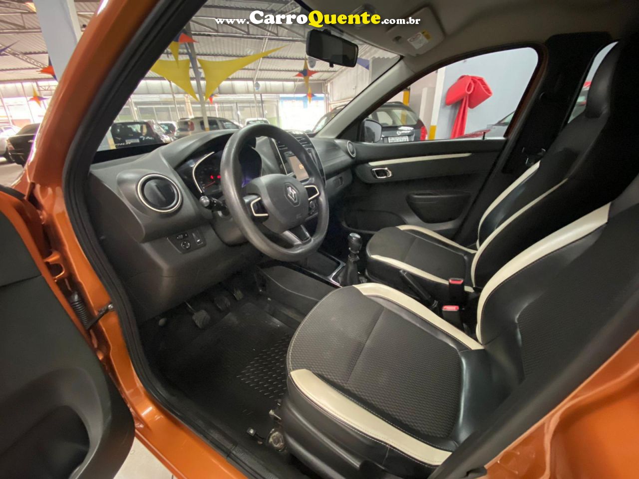 RENAULT   KWID INTENSE 1.0 FLEX 12V 5P MEC.   LARANJA 2019 1.0 FLEX - Loja