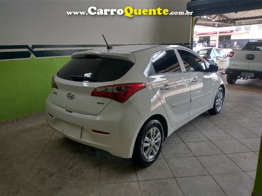 Hyundai HB20 1.0 COMFORT 12V FLEX 4P MANUAL - Loja