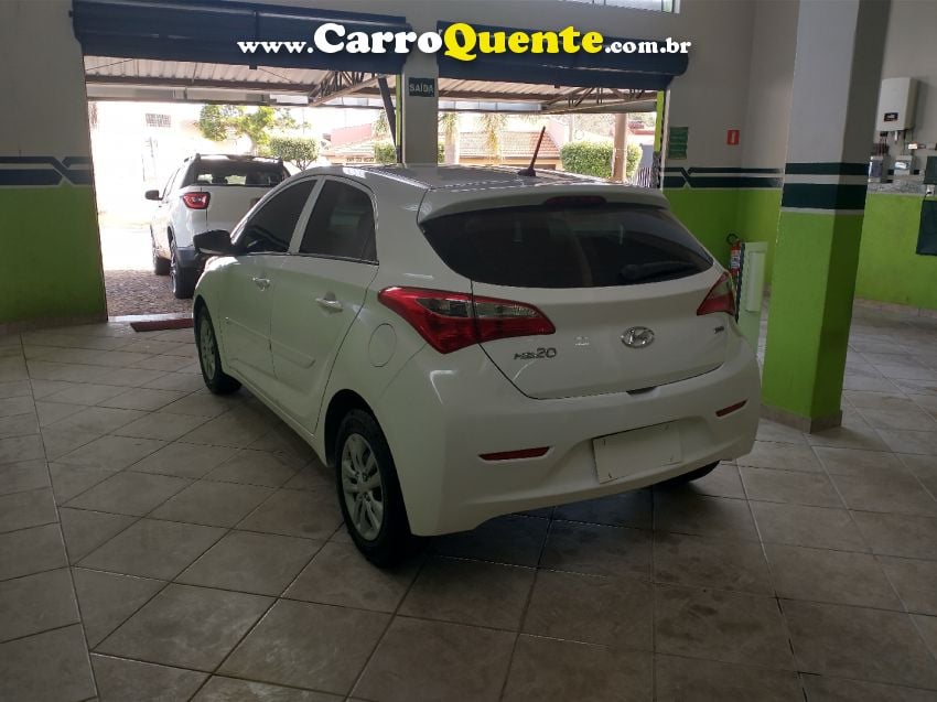 Hyundai HB20 1.0 COMFORT 12V FLEX 4P MANUAL - Loja