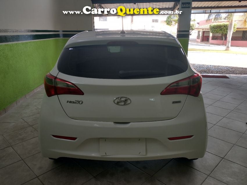 Hyundai HB20 1.0 COMFORT 12V FLEX 4P MANUAL - Loja