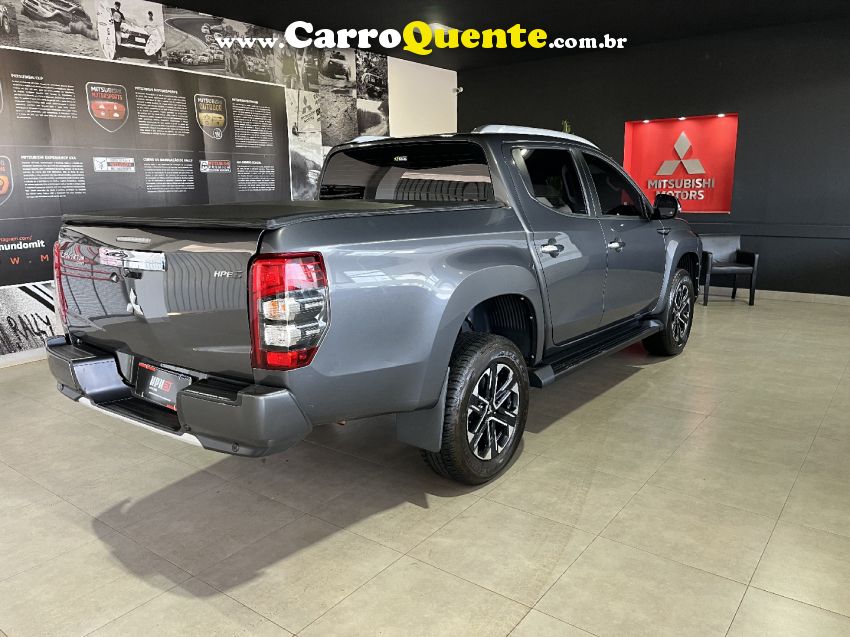 Mitsubishi L200 TRITON 2.4 16V TURBO DIESEL SPORT HPE-S CD 4P 4X4 AUTOMÁTICO - Loja