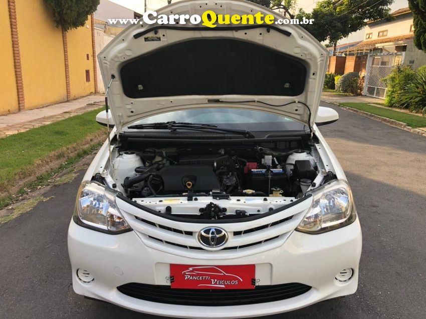 Toyota ETIOS 1.3 X 16V FLEX 4P MANUAL - Loja