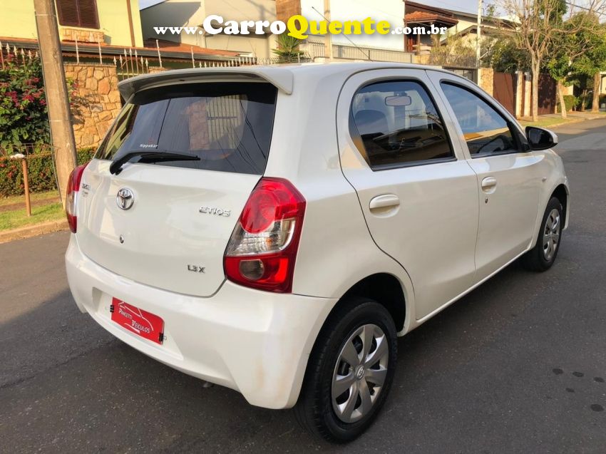 Toyota ETIOS 1.3 X 16V FLEX 4P MANUAL - Loja