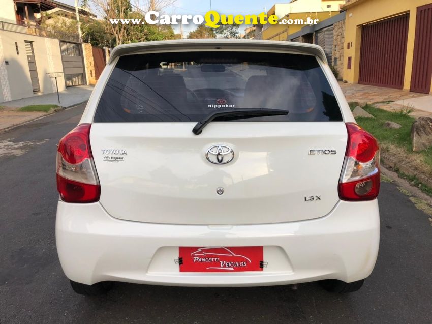 Toyota ETIOS 1.3 X 16V FLEX 4P MANUAL - Loja