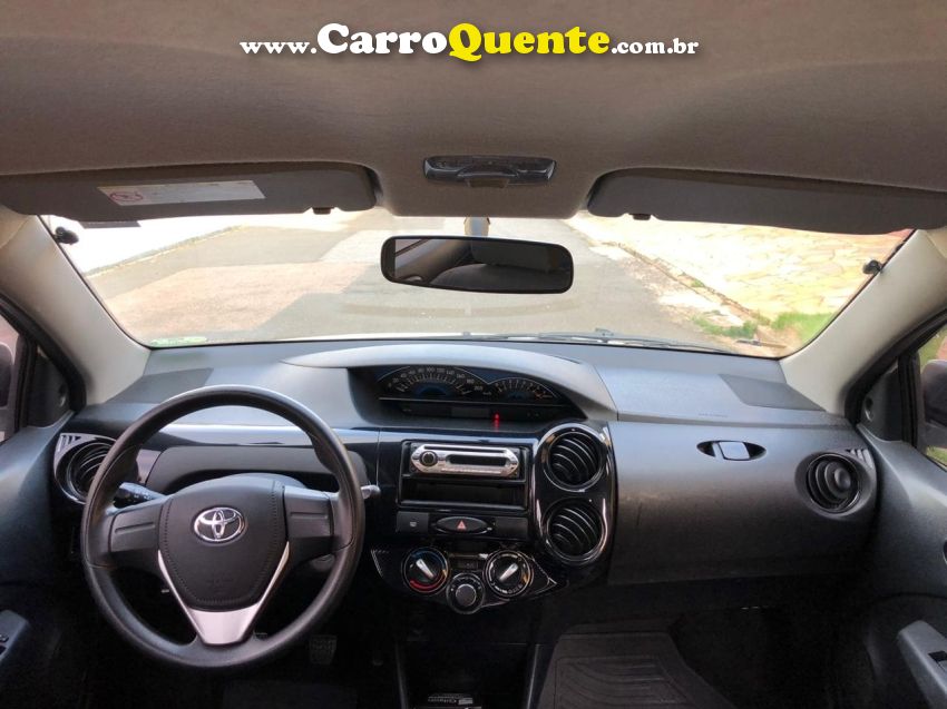 Toyota ETIOS 1.3 X 16V FLEX 4P MANUAL - Loja