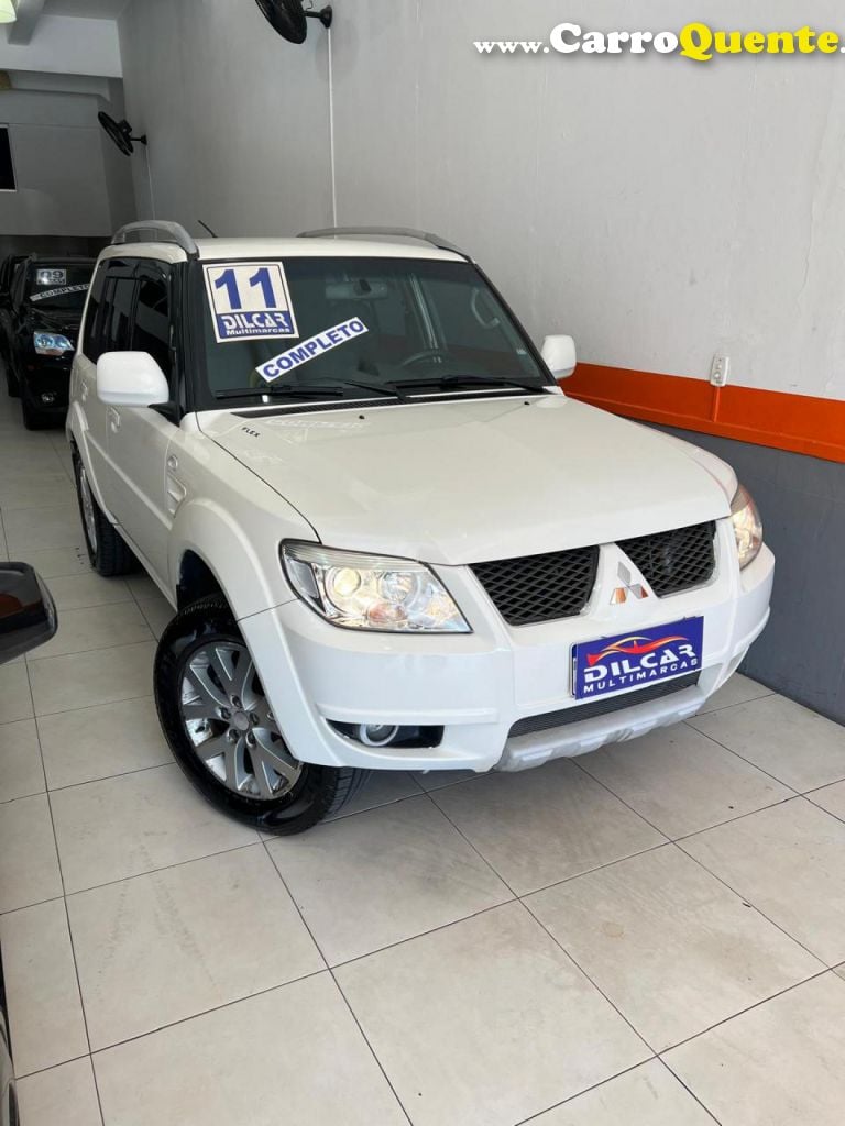 MITSUBISHI   PAJERO TR4 2.0 2.0 FLEX 16V 4X4 AUT.   BRANCO 2011 2.0 FLEX - Loja