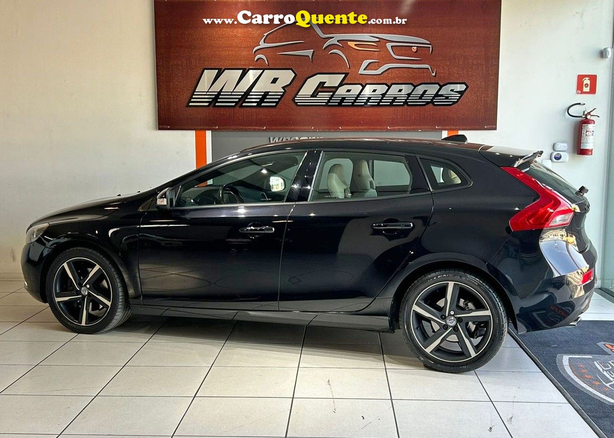 VOLVO V40 - Loja