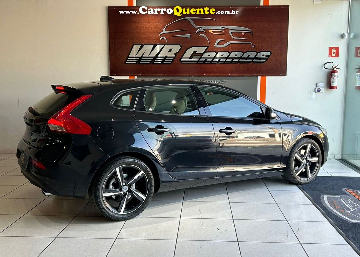 VOLVO V40 - Loja