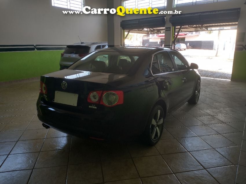 Volkswagen JETTA 2.5 I 20V 170CV GASOLINA 4P TIPTRONIC - Loja