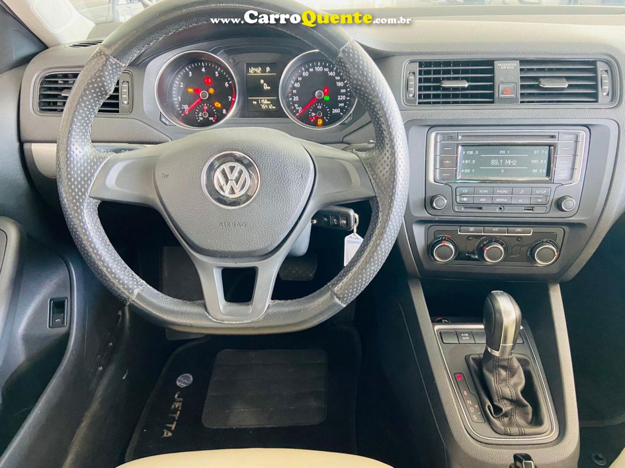 VOLKSWAGEN   JETTA TRENDLINE 2.0 T.FLEX 8V 4P TIP.   PRETO 2015 2.0 FLEX - Loja