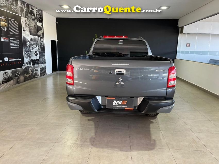 Mitsubishi L200 TRITON 2.4 16V TURBO DIESEL OUTDOOR HPE-S CD 4X4 AUTOMÁTICO - Loja