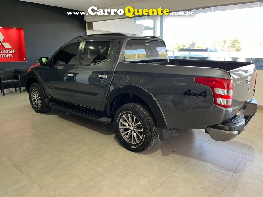 Mitsubishi L200 TRITON 2.4 16V TURBO DIESEL OUTDOOR HPE-S CD 4X4 AUTOMÁTICO - Loja