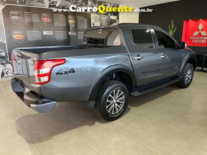 Mitsubishi L200 TRITON 2.4 16V TURBO DIESEL OUTDOOR HPE-S CD 4X4 AUTOMÁTICO - Loja