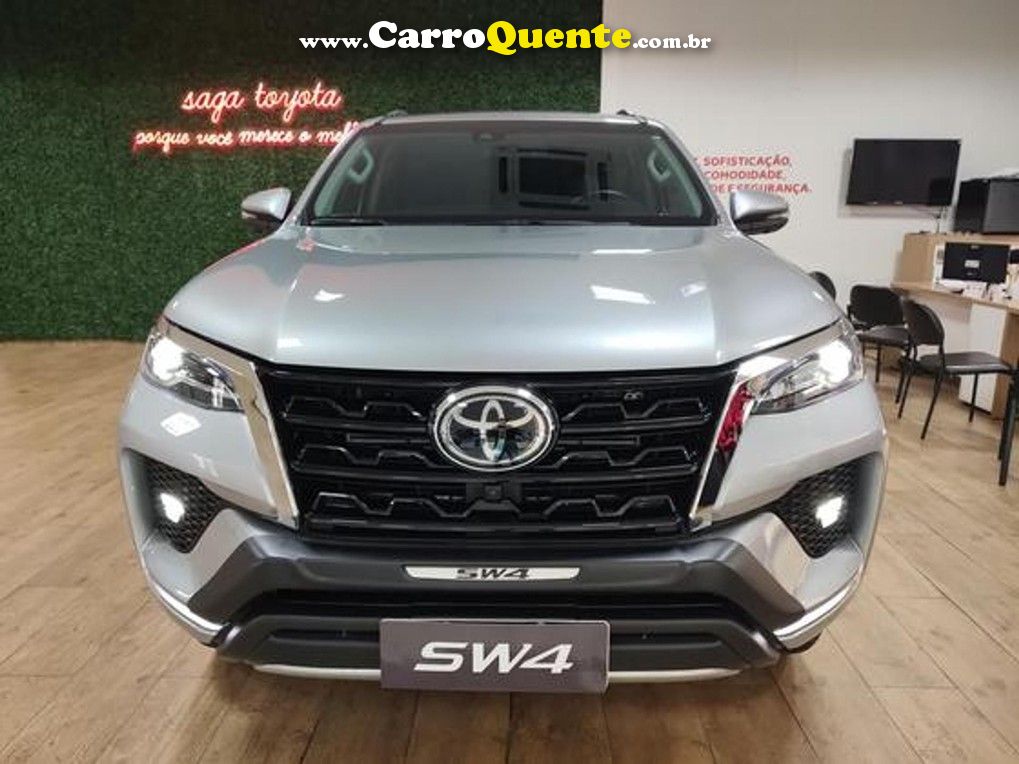 TOYOTA HILUX SW4 2.8 D-4D TURBO SRX 4X4 - Loja